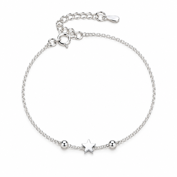 Pulsera 925 Estrella Simple en detalle sobre fondo blanco