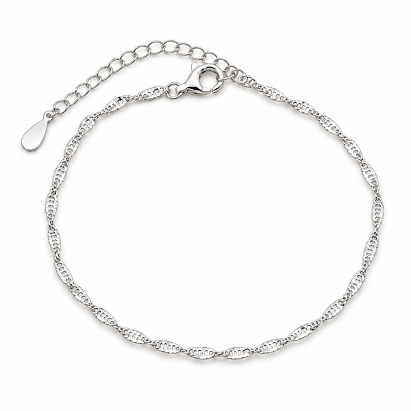 Pulsera 925 simple en detalle sobre fondo blanco