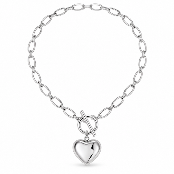 Cadena 925 corazón en detalle sobre fondo blanco