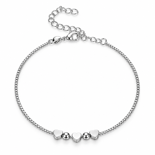 Pulsera 925 3 corazones en detalle sobre fondo blanco